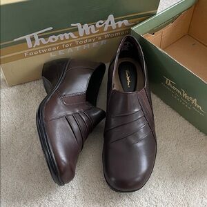Thom McAn Women’s Dark Brown Leather Loafers sz 9 Deidre